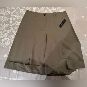 NWT THEORY Women’s Olive Green Shorts. Waist 15”